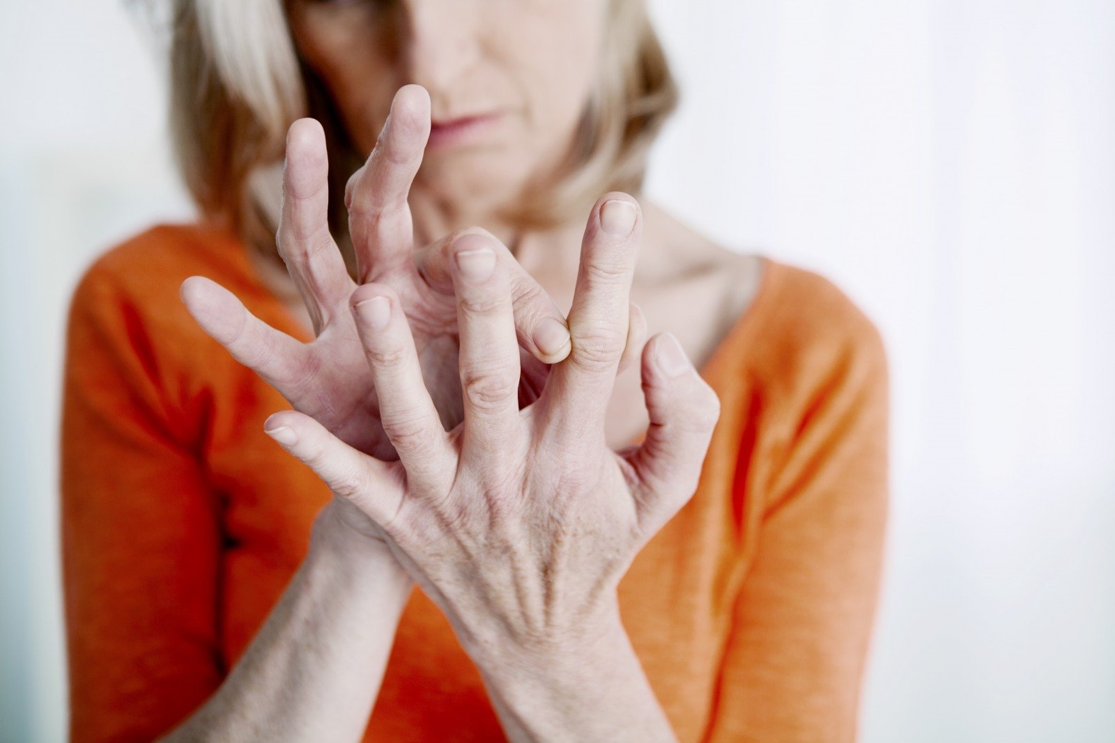 ligos senyvo amžiaus sąnarių po artrito ant rankų pirštų