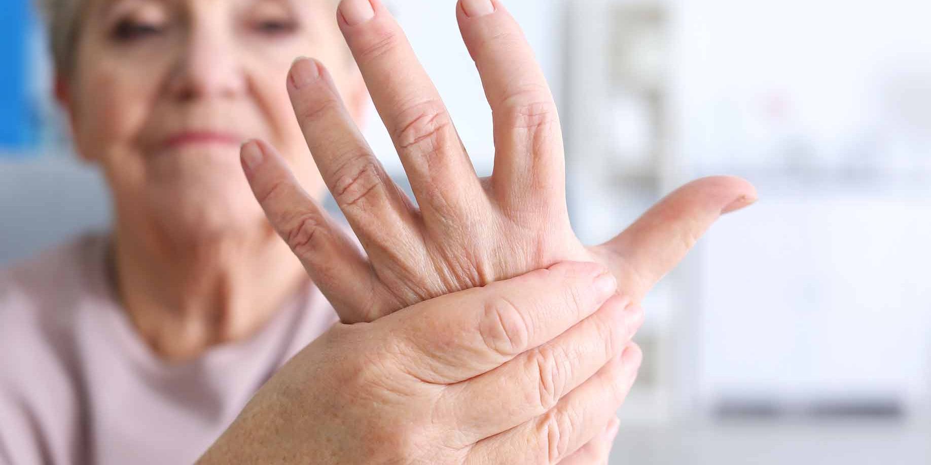 gydymas reumatoidiniam artritui rankų pakuotės išpurškimus į artrozės siūlės