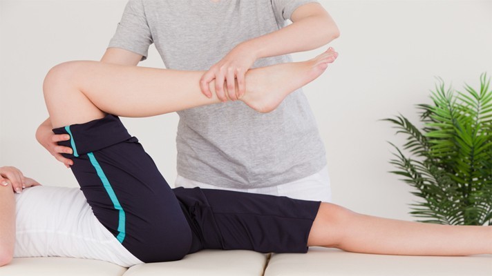 skausmas plaštakos šepečiu sąnarių bendra paraudimas pėdų skausmas