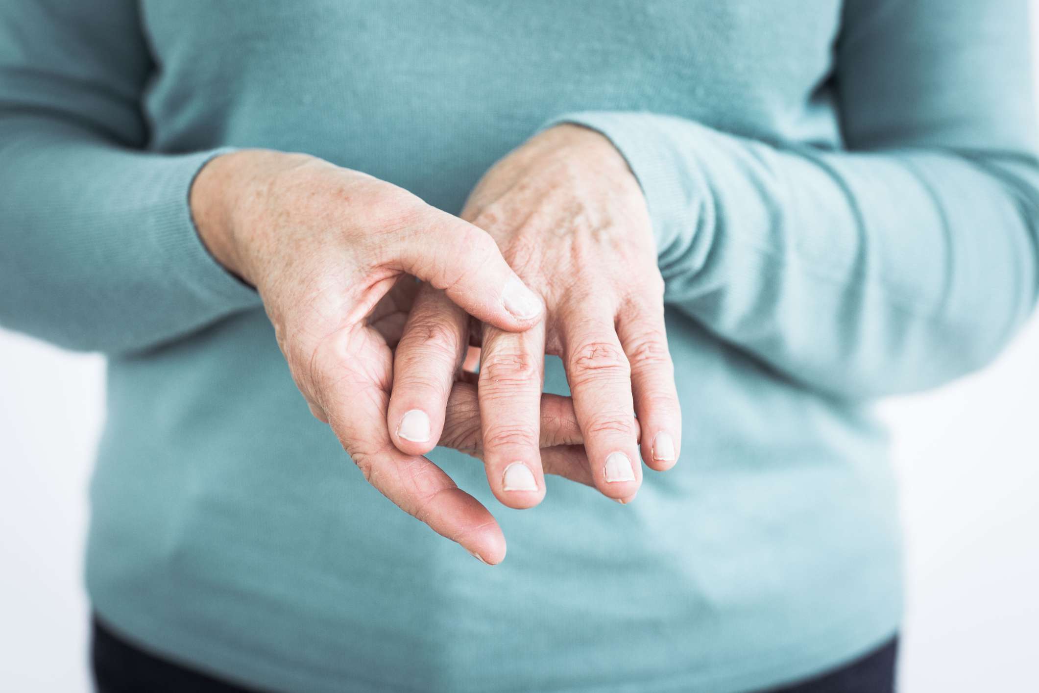 medicina skausmas alkūnės sąnario artritas pirštų ir rankų