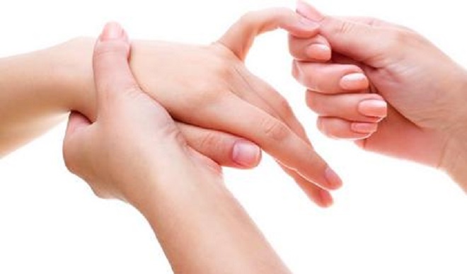 skausmas pirštų rankų gydymas liaudies gynimo sąnario gliukozaminas ir chondroitino žala