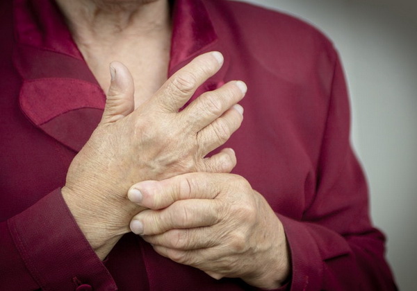 kur nepilnamečių reumatoidinis artritas yra traktuojami kokie vaistai nuo koju tinimo