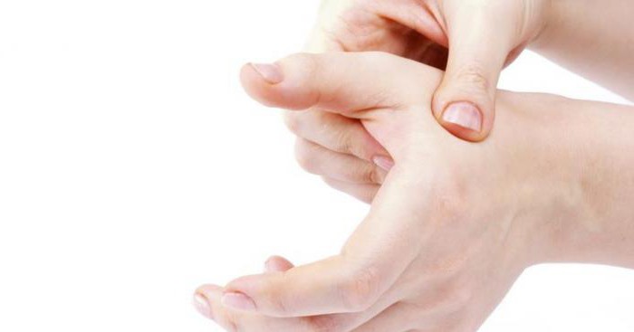 gydymas artrozė pirštų šepečiu rankos nykštys su slėgio spaudžiant