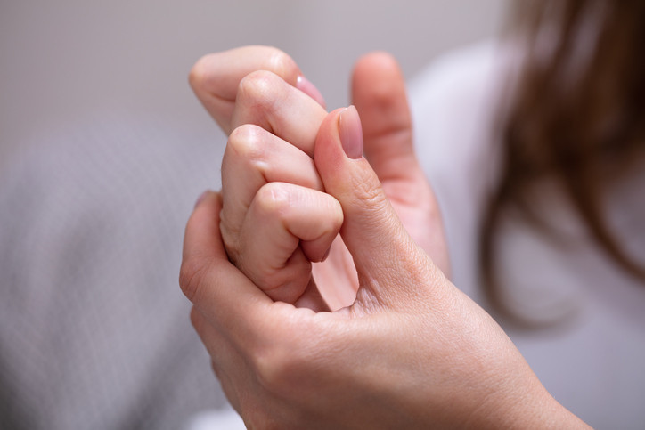 crunching pirštai artritas priežastys iš alkūnės sąnario ligos